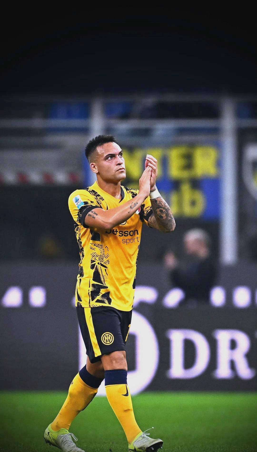 再见 国际米兰！ “大核”正式宣布其离开！意大利国际中场+才华横溢的射手